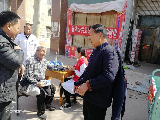 牙里中心卫生院为常住居民开展常见病健康咨询